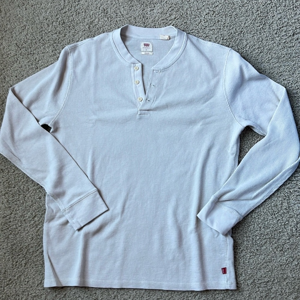 Levi’s waffle Henley (MOVING SALE)